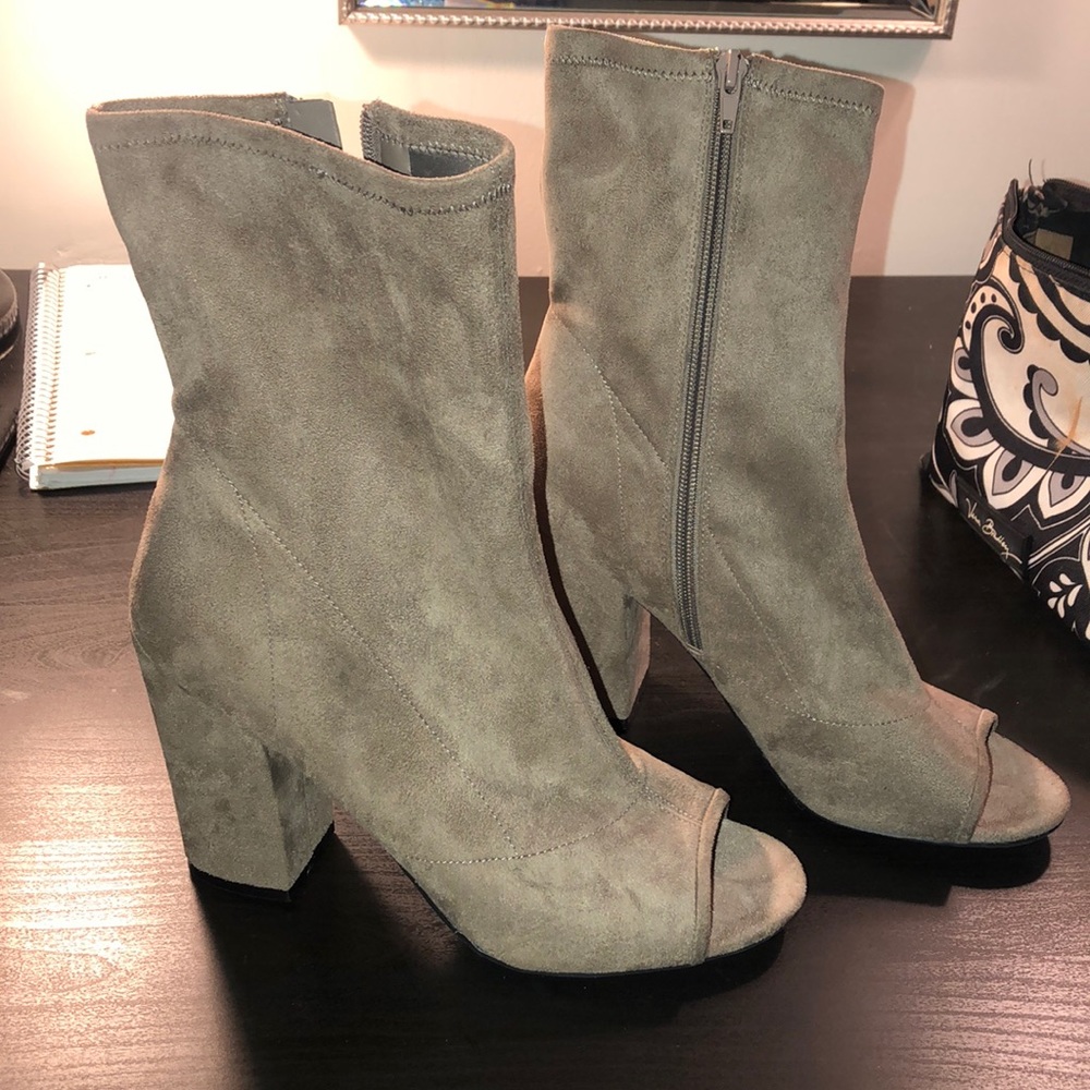 GUESS open toe booties